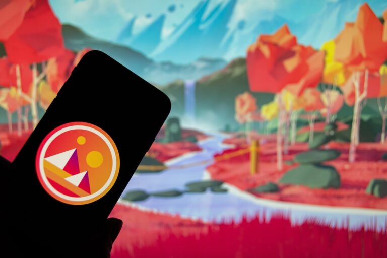 Decentraland (MANA) Encounters Resistance Confluence, Eyeing 15% Upsurge